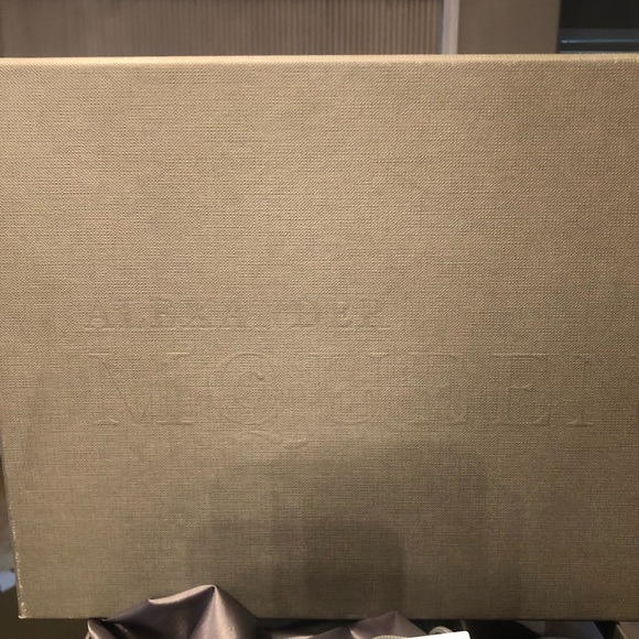 Alexander McQueen Skull Zipper Detail Peep Toe Pumps in Nubuck Leather - Picture 14 of 14